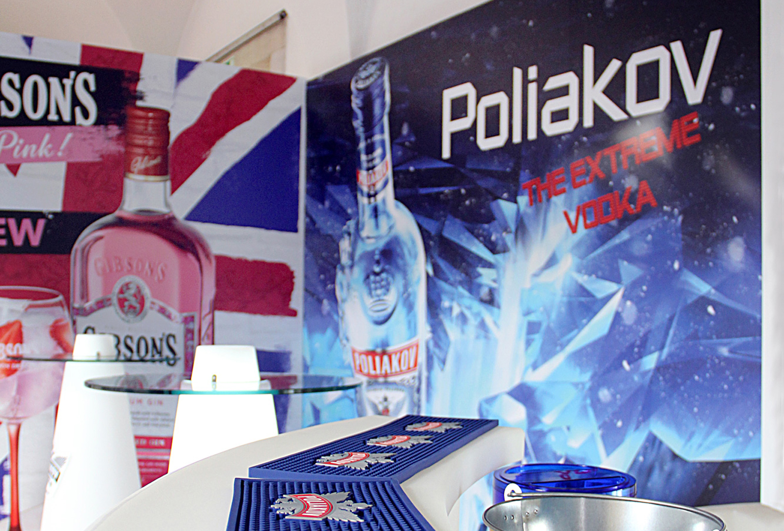 P1_Porto_Cruz_Lisbon_Bar_Show_Omdesign_04.jpg