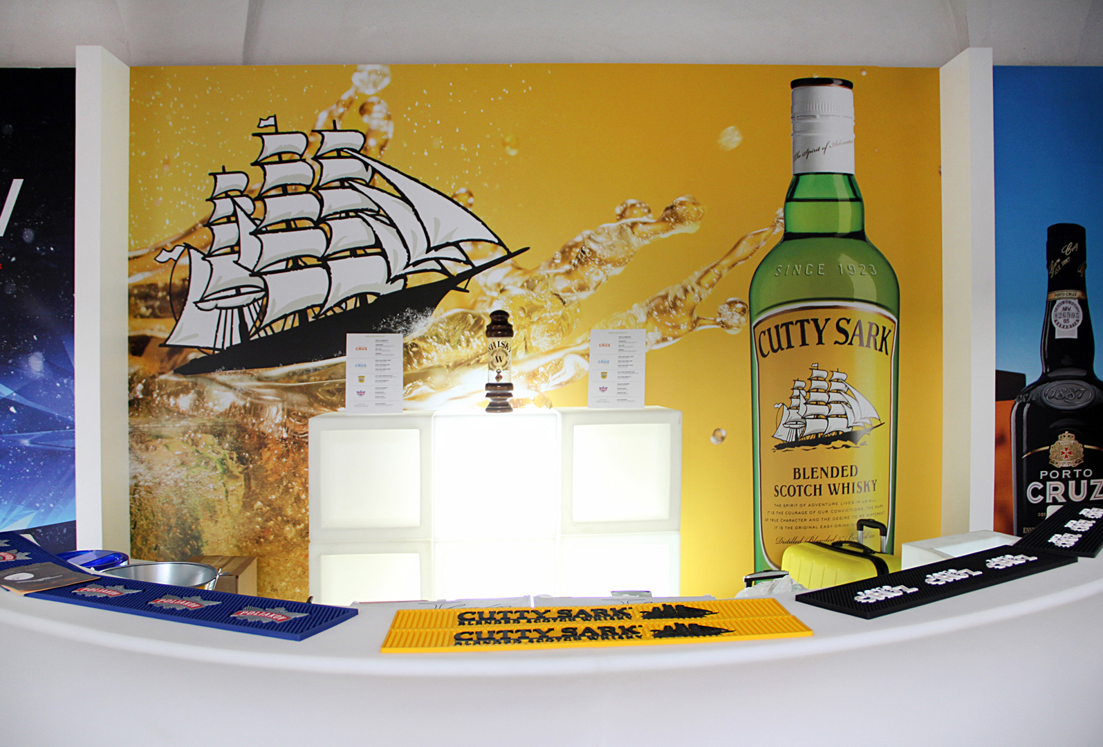 P1_Porto_Cruz_Lisbon_Bar_Show_Omdesign_03.jpg