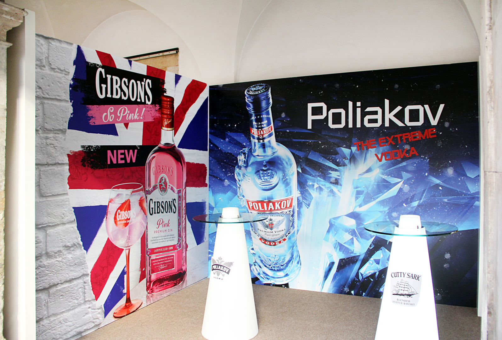 P1_Porto_Cruz_Lisbon_Bar_Show_Omdesign_06.jpg